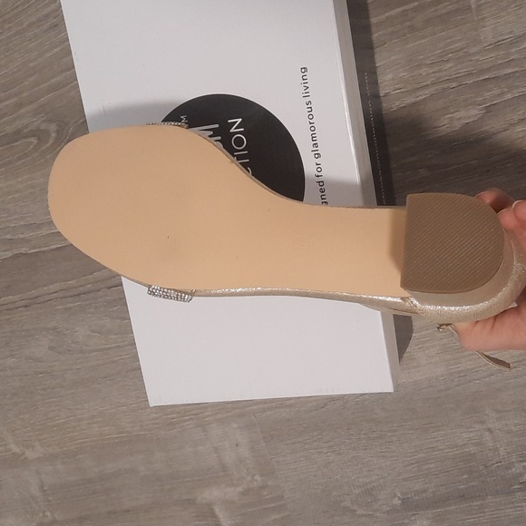 BNIB De Blossom Collection Ankle Strap Rhinestone Block Heel Sandals - Picture 5 of 9